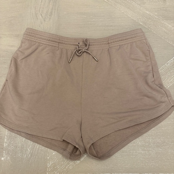 H&M Tan High Waist Shorts with Elastic Waistband and Relaxed Fit - Picture 1 of 6